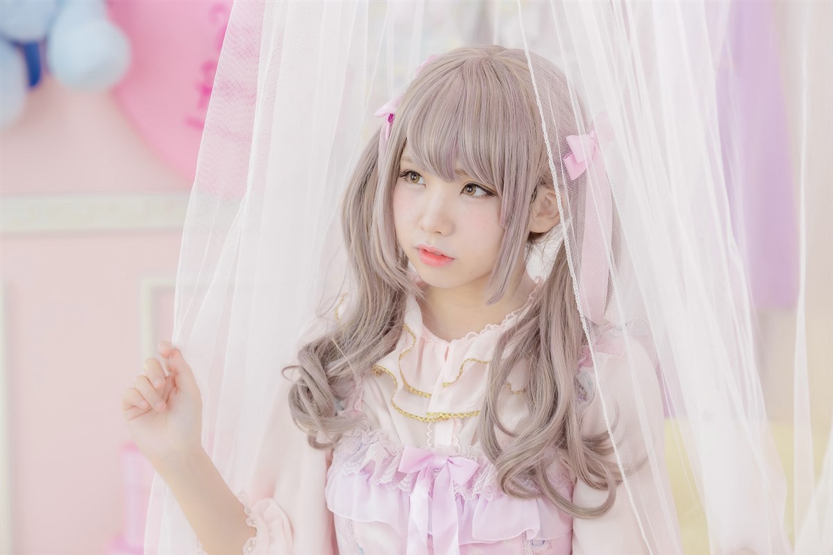Pink-Cosplay world Coser
